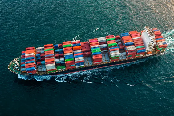 cargo-ship-carrying-shipping-con